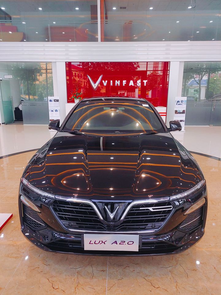 VinFast Lux A2.0 là xe hạng gì? Có cùng phân khúc với Toyota Camry ? 