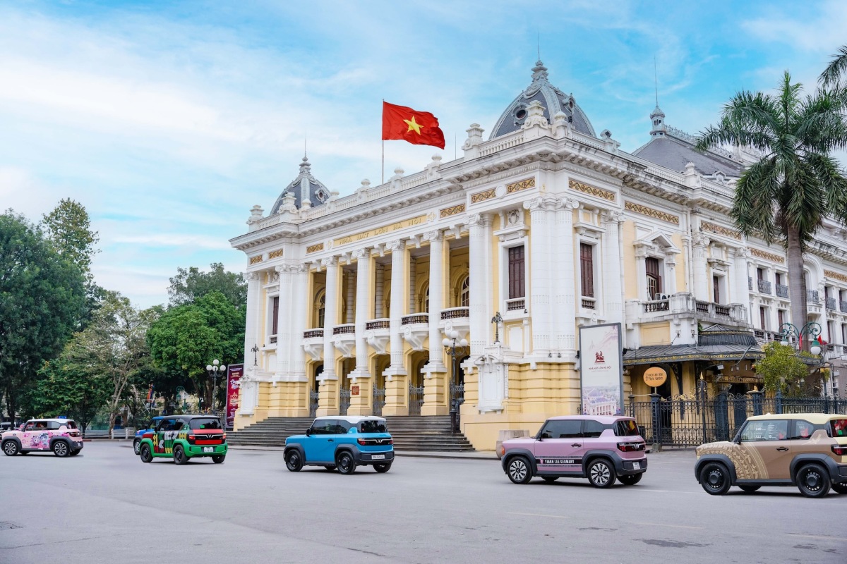 Hàng Chục Chiếc Vf 3 Dạo Phố Trước Cuộc Thi Của Vinfast
