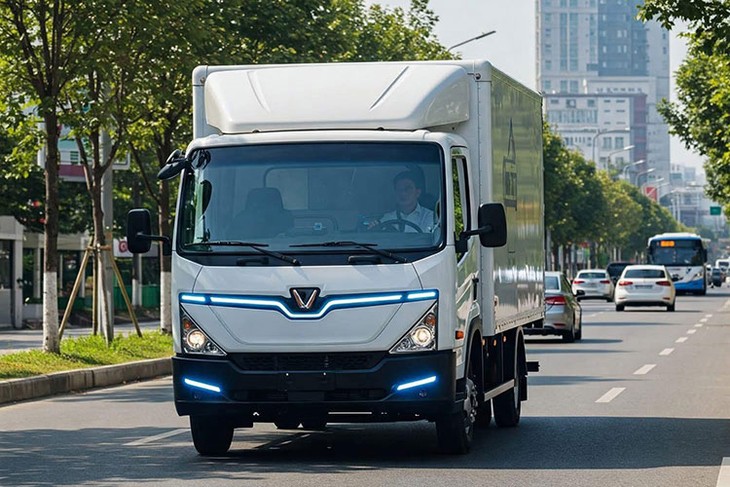 VinFast sắp có ôtô tải, minibus 16 chỗ chạy điện đấu Ford Transit